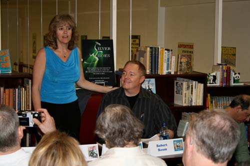 Jane Albright of the International Wizard of Oz Club introduces me to the audience.