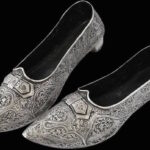 A photo of real silver shoes from the eighteenth century.